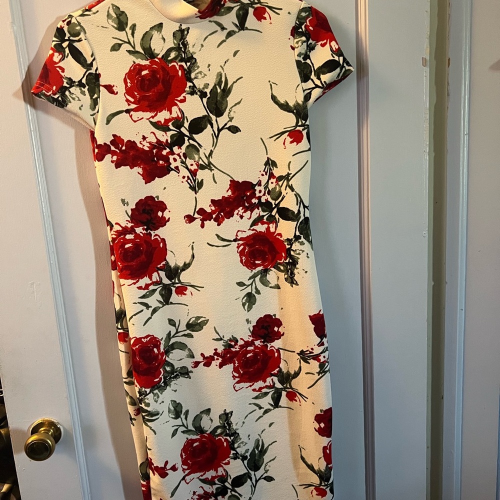 White floral dress mid length never worn only tryed on